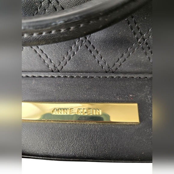 NWOT Anne Klein Black Quilted Handbag with Scarf - Picture 2 of 7